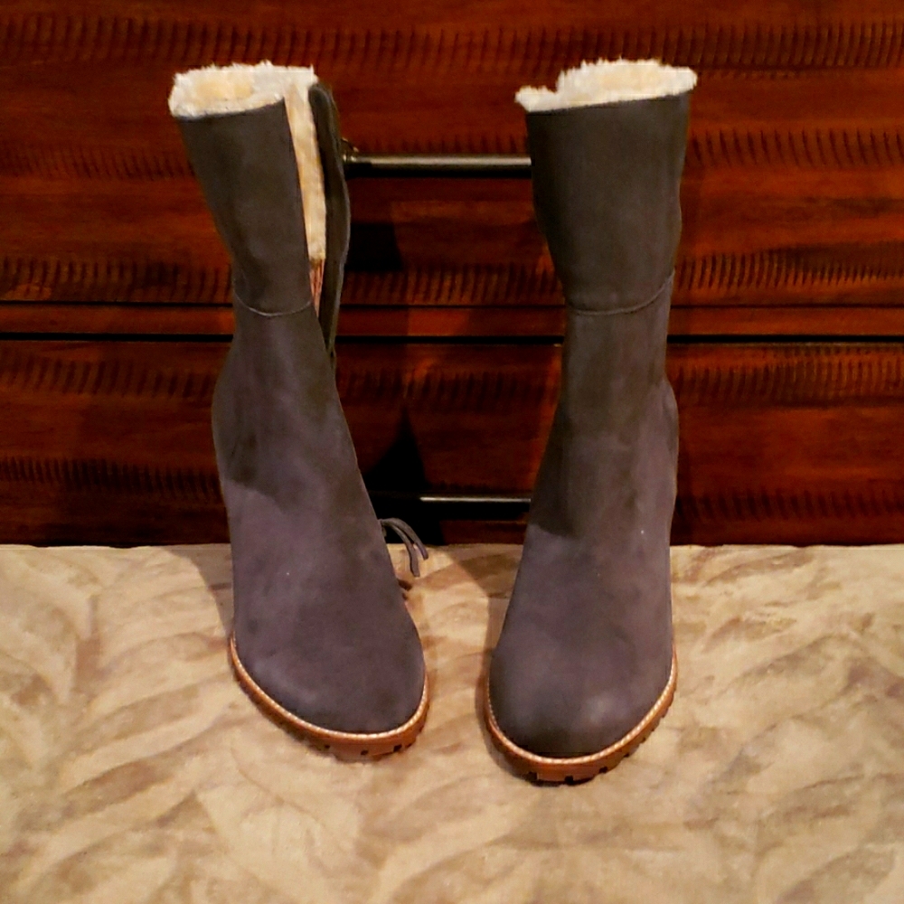 Saks Fifth Avenue Boots Gray Suede  Sz10M NEW